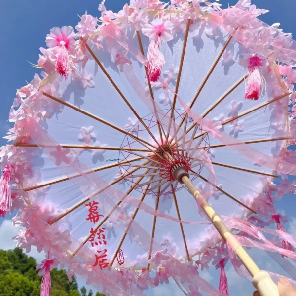 ร่มแฟนซี ตาข่ายสีชมพูตกแต่งดอกไม้ ด้ามจับไม้ ขายราคาส่งลัง 24 ชิ้น